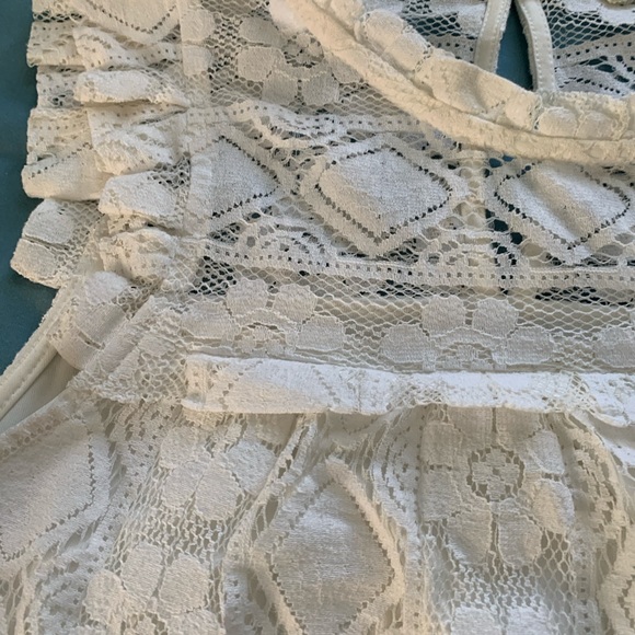 Women’s lace top in size small - Picture 3 of 9